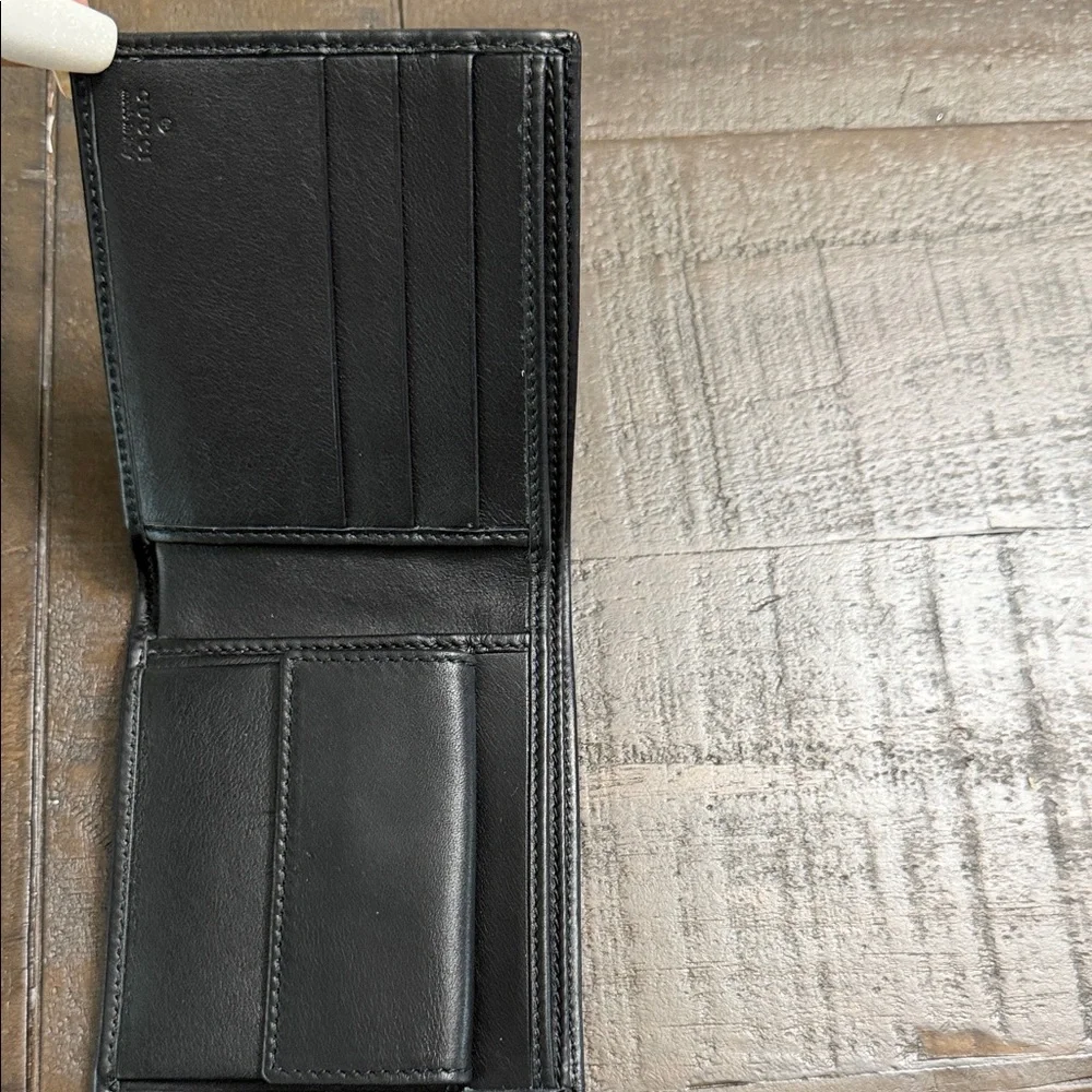 Authentic Gucci Black Leather Men’s wallet